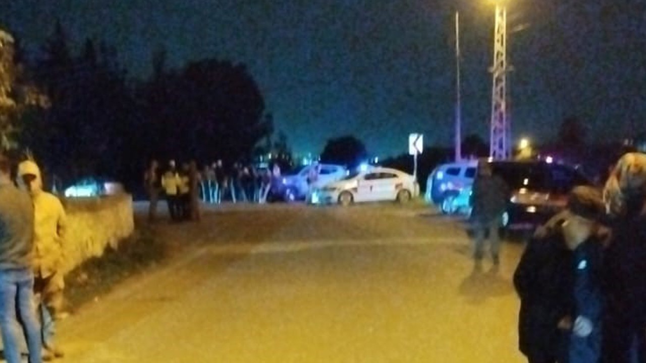 Baltayla öldürdüğü eşini evinin banyosuna gömdü