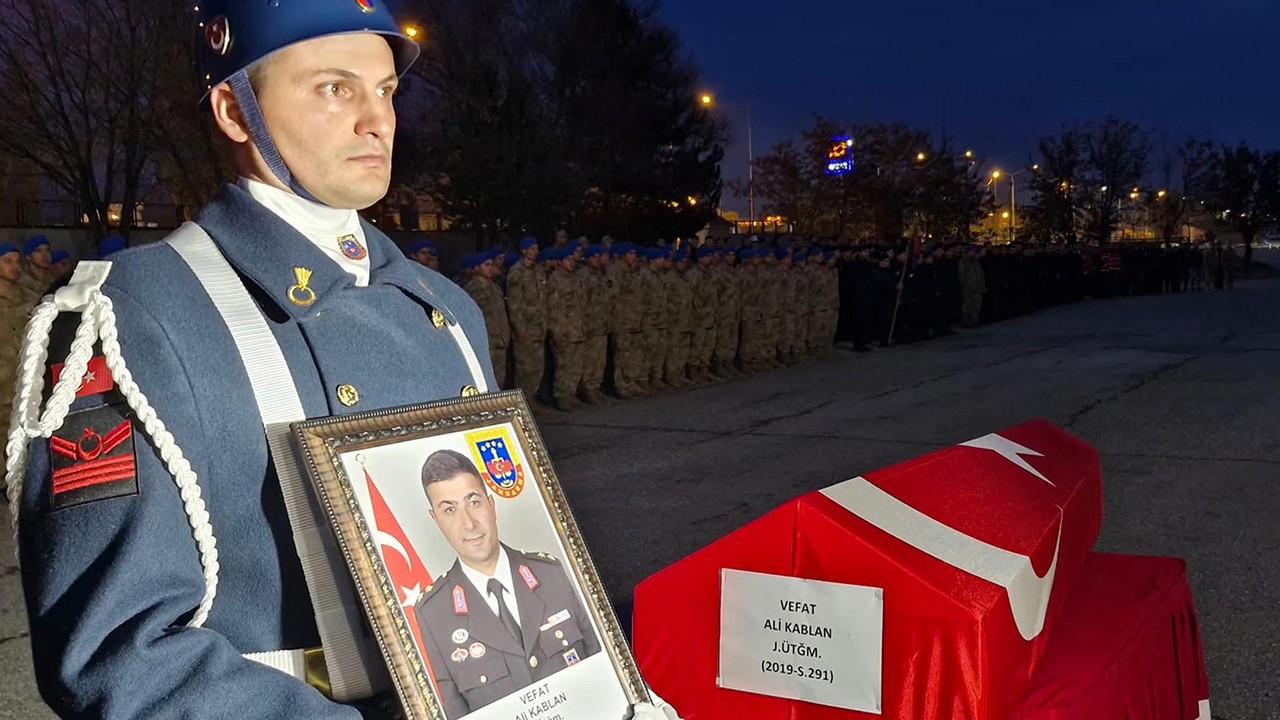 İlçe Jandarma Komutanı Üsteğmen Kablan, silah kazasında hayatını kaybetti