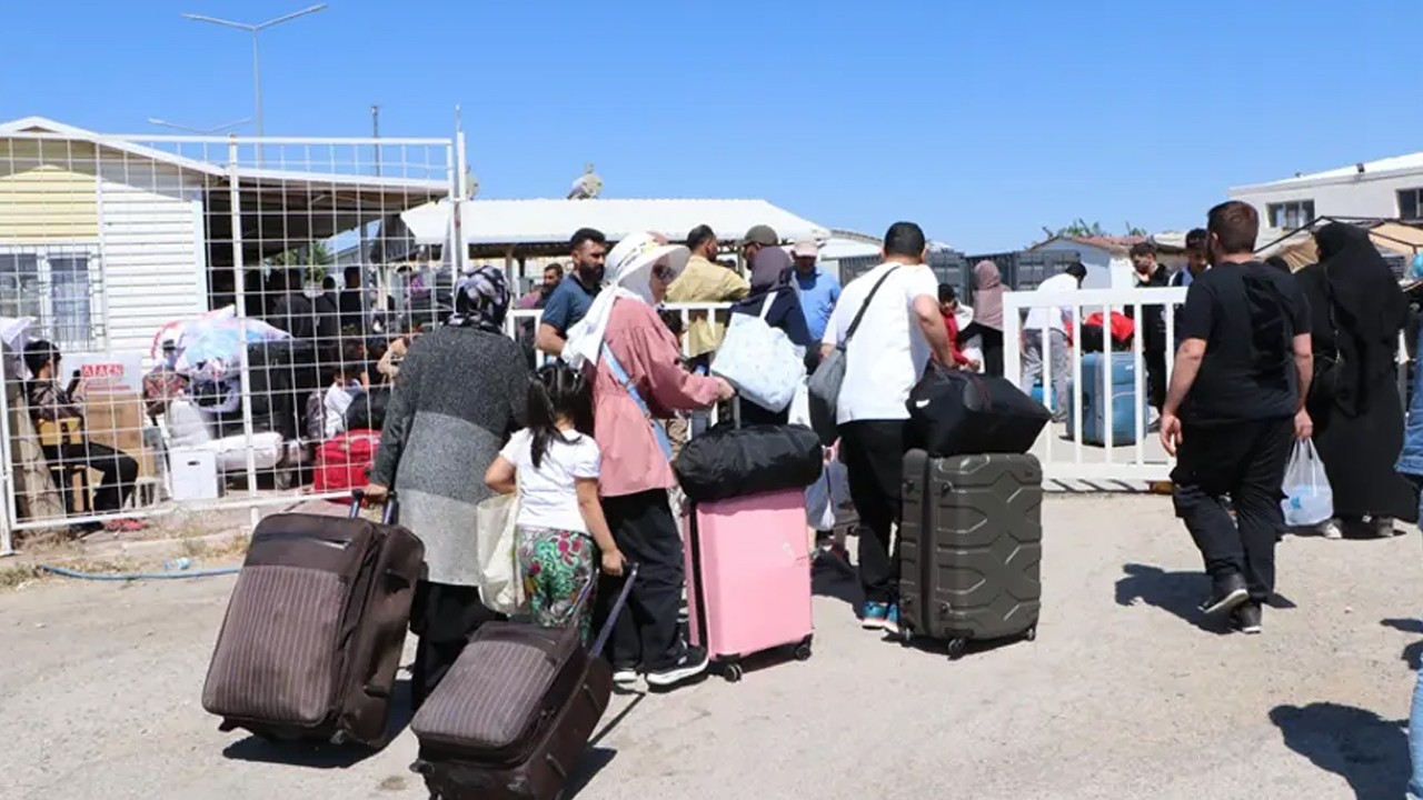 Bakan Yerlikaya: 8 Aralık 2024'ten beri gönüllü olarak 578 bin Suriyeli, geri döndü