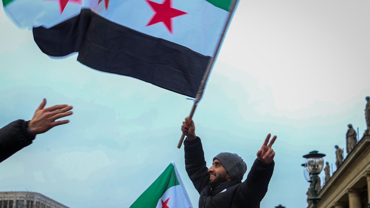Suriye'de 61 yıllık Baas rejimin deviren halk, geleceğe umutla bakıyor