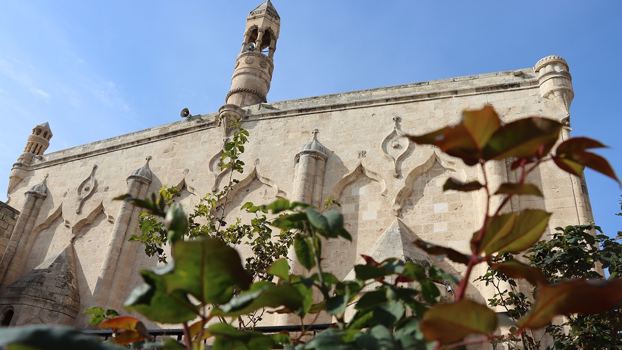 Tarihin izleri "Fırfırlı Cami"de birleşiyor