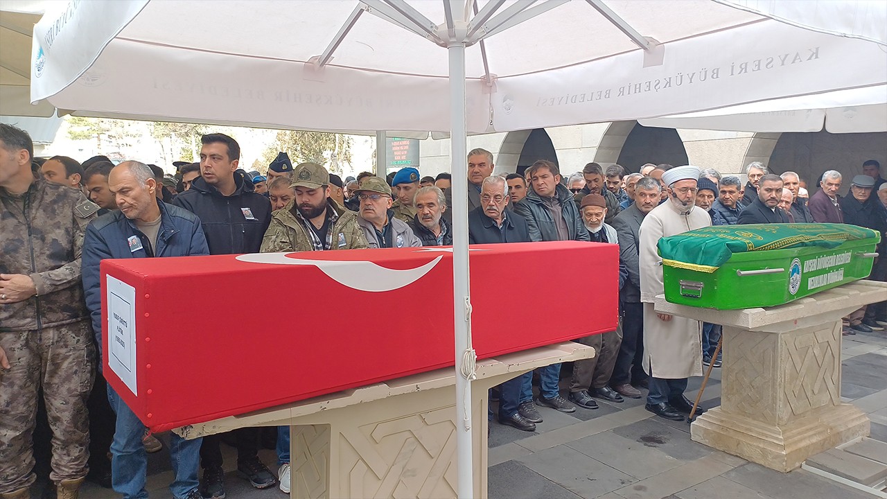 Trafik kazasında hayatını kaybeden genç üsteğmen toprağa verildi