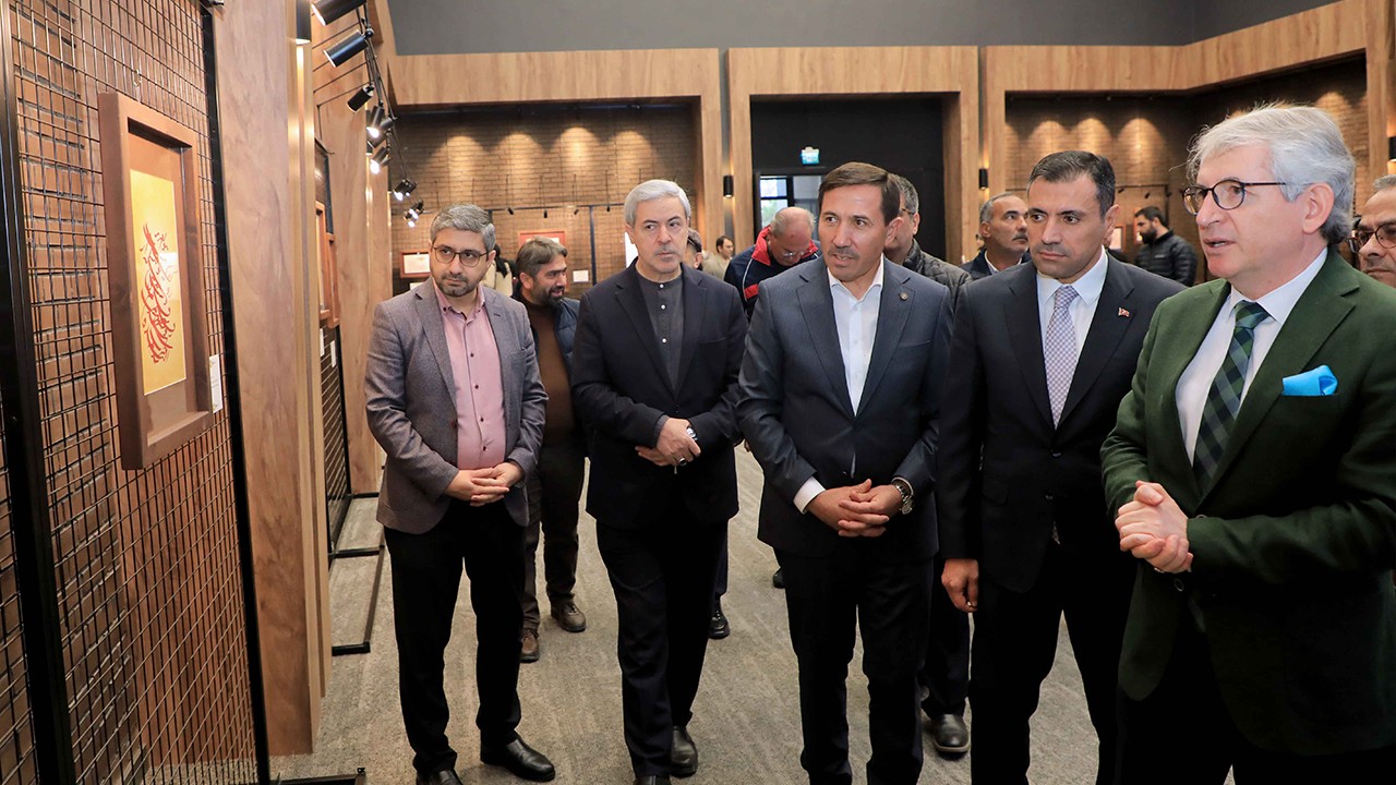 Huzur Vakti’nde “Mesneviden İnciler” Hat Sergisi açıldı