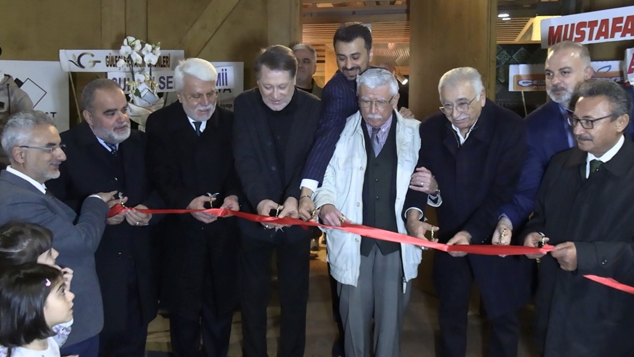 Konya'da hat koleksiyonu sanatseverlerle buluştu