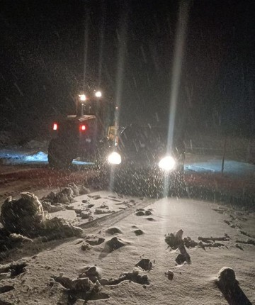 Yoğun kar: Yolda mahsur kalan 10 kişi kurtarıldı