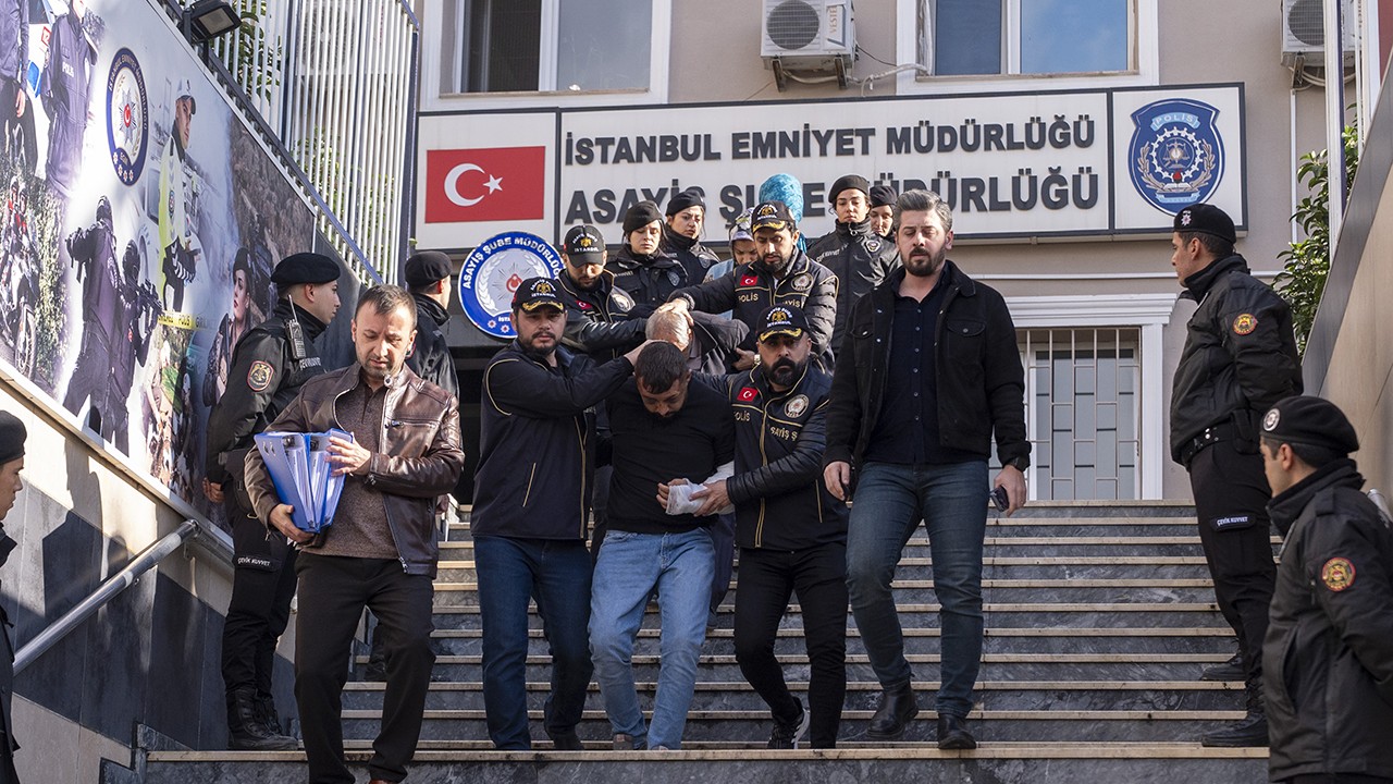 İstanbul'da 1 polisimizin şehit düştüğü olaya ilişkin 5 kişi adliyede