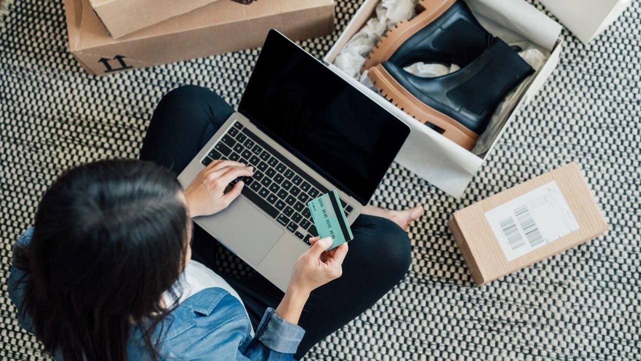 AB, e-ticarette dışarından gelen küçük paketlerden 3 avro vergi alacak