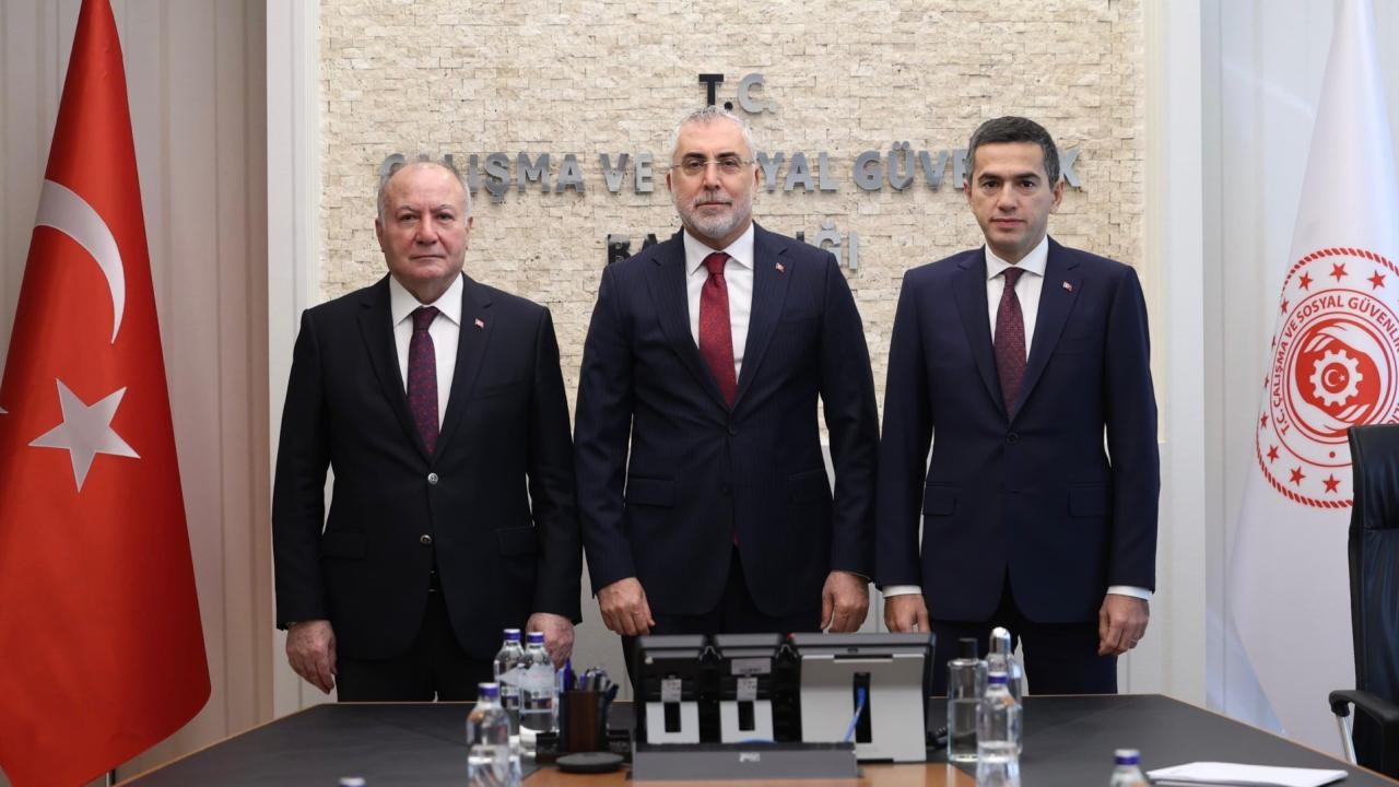 Bakan Işıkhan: Çalışanlarımızın gelirlerini koruyacak bir çalışma yürüteceğiz