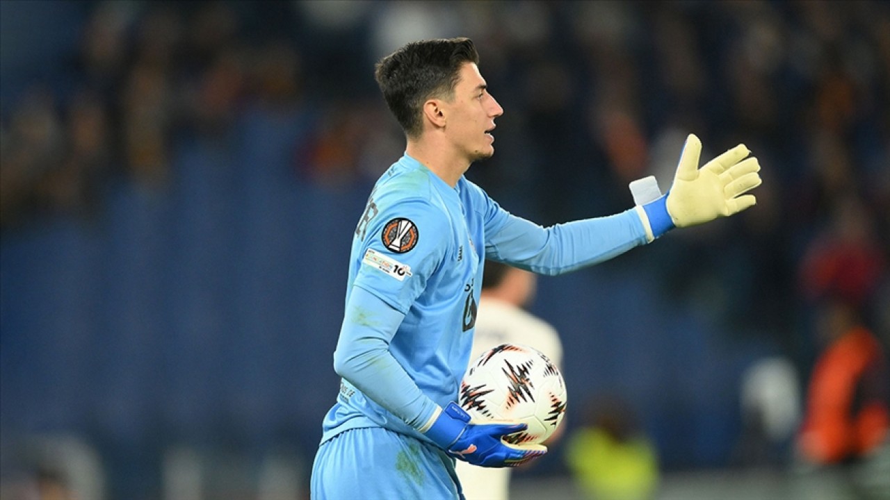 Berke Özer, Avrupa'da tarihe geçti! 11 metrede rakip tanımıyor