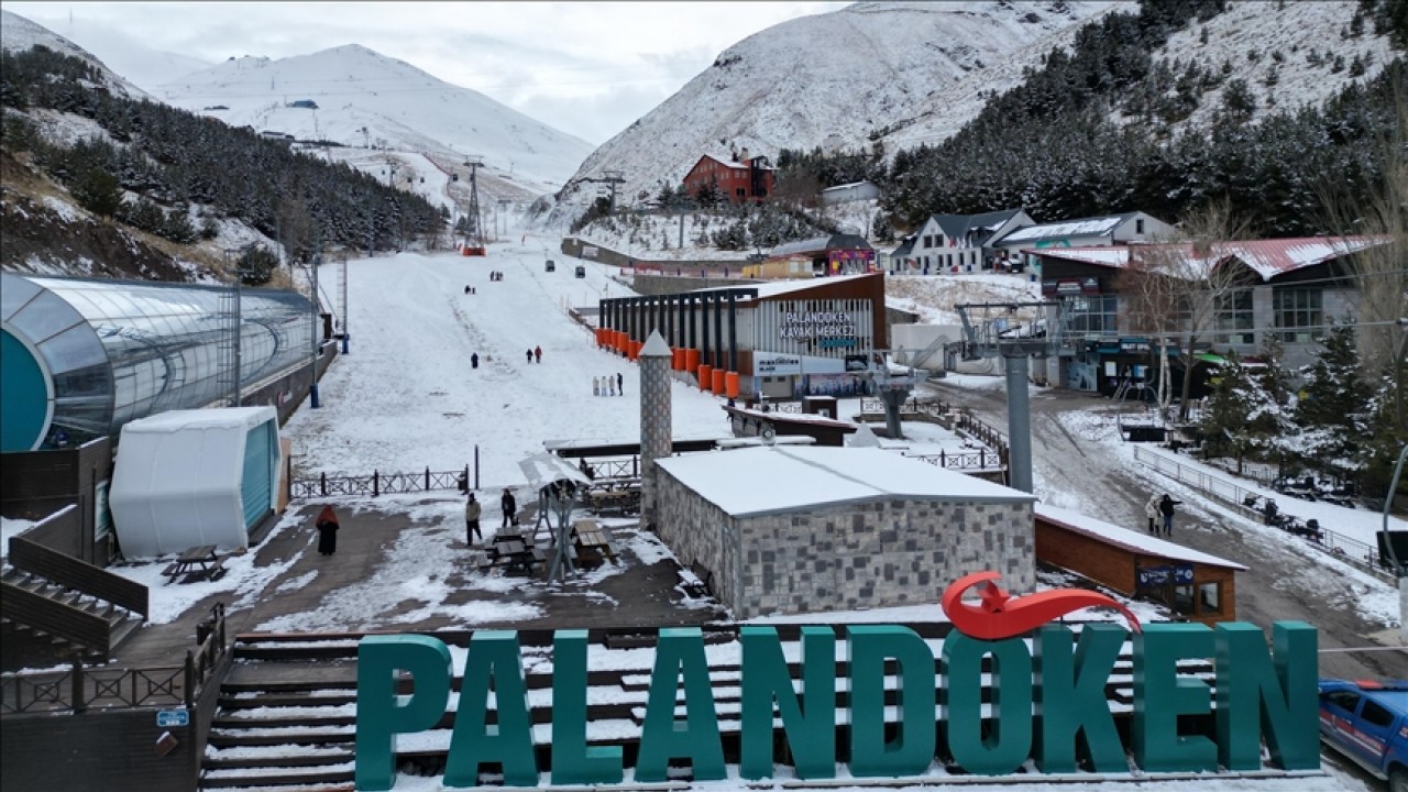 Depolanan kar ve suni karlamayla Palandöken'de kayak heyecanı başlıyor