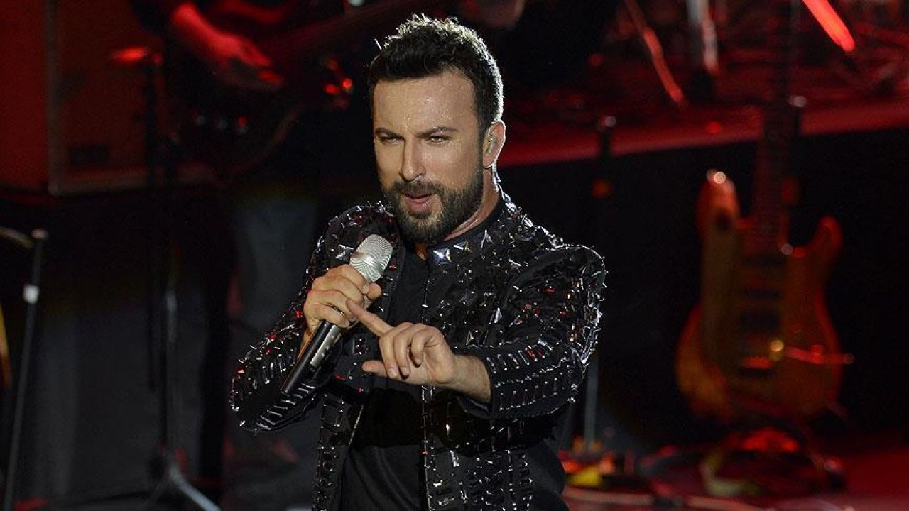 Tarkan sahnelere dönüyor: Yeni şarkısı müzikseverlerle buluştu