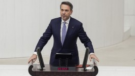 Bakan Bayraktar: Türkiye'de her bir saatte yaklaşık 10 dönüm güneş tarlası kuruyoruz