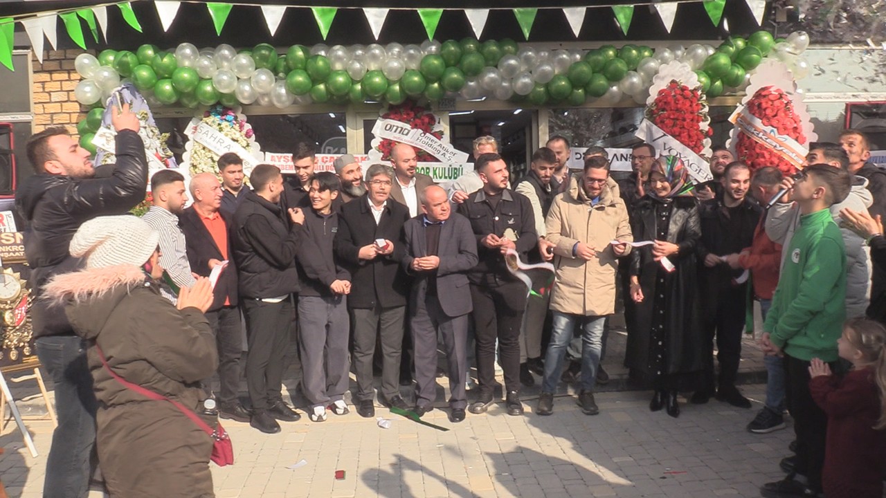 Konyaspor taraftar sorumlusu İsa Gürler, Gürler Shoes’i büyütmeye devam ediyor