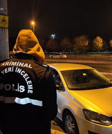 Polisin GBT yapmak istediği araçtan ceset çıktı