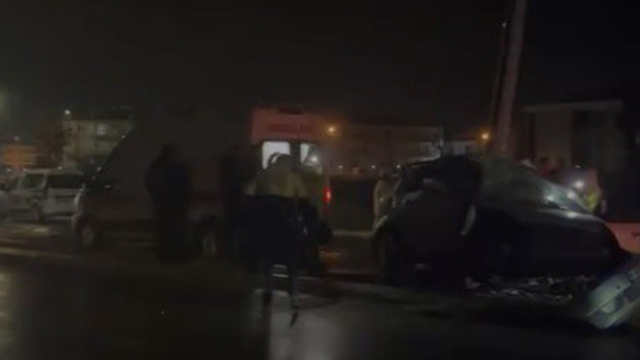 23 yaşındaki genç aydınlatma direğine çarparak yaşamını yitirdi