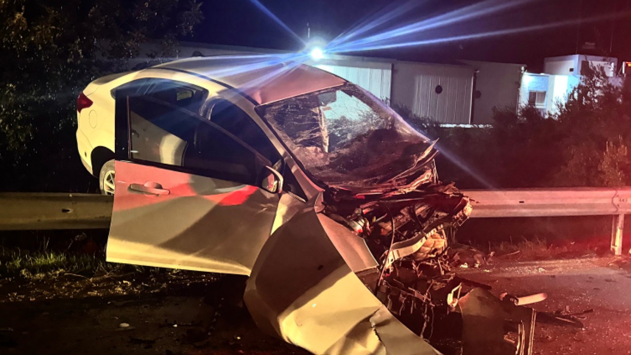 Otomobil ile hafif ticari araç çarpıştı: 3 ölü, 2 yaralı