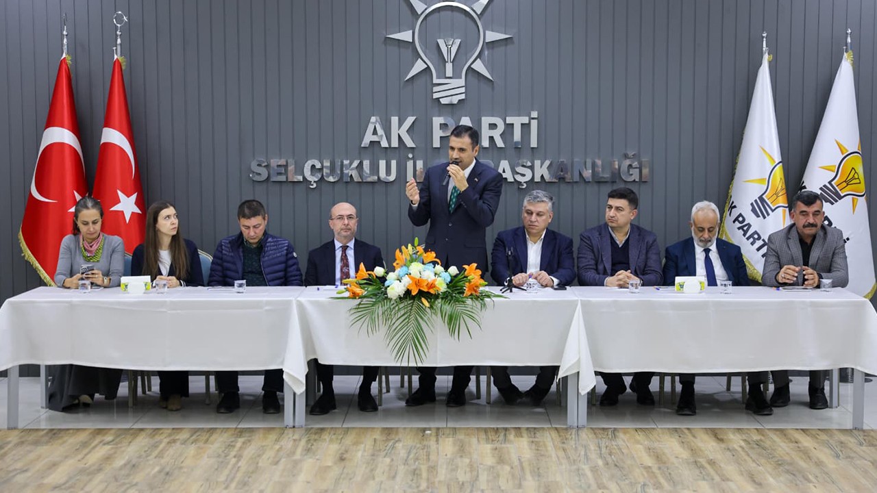 AK Parti Selçuklu’da muhtarlarla istişare toplantısı
