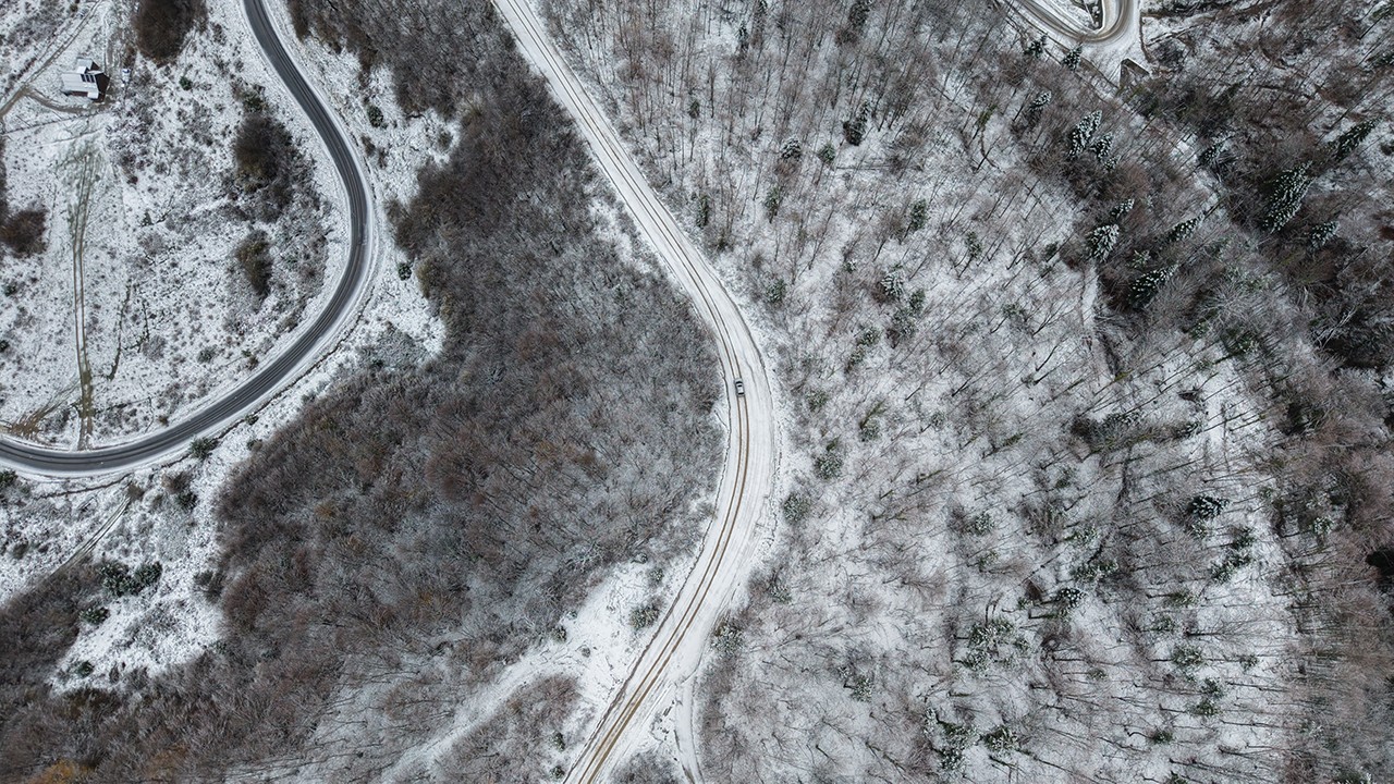 Kar yağışı sonrası ormanlık alanlar dronla görüntülendi