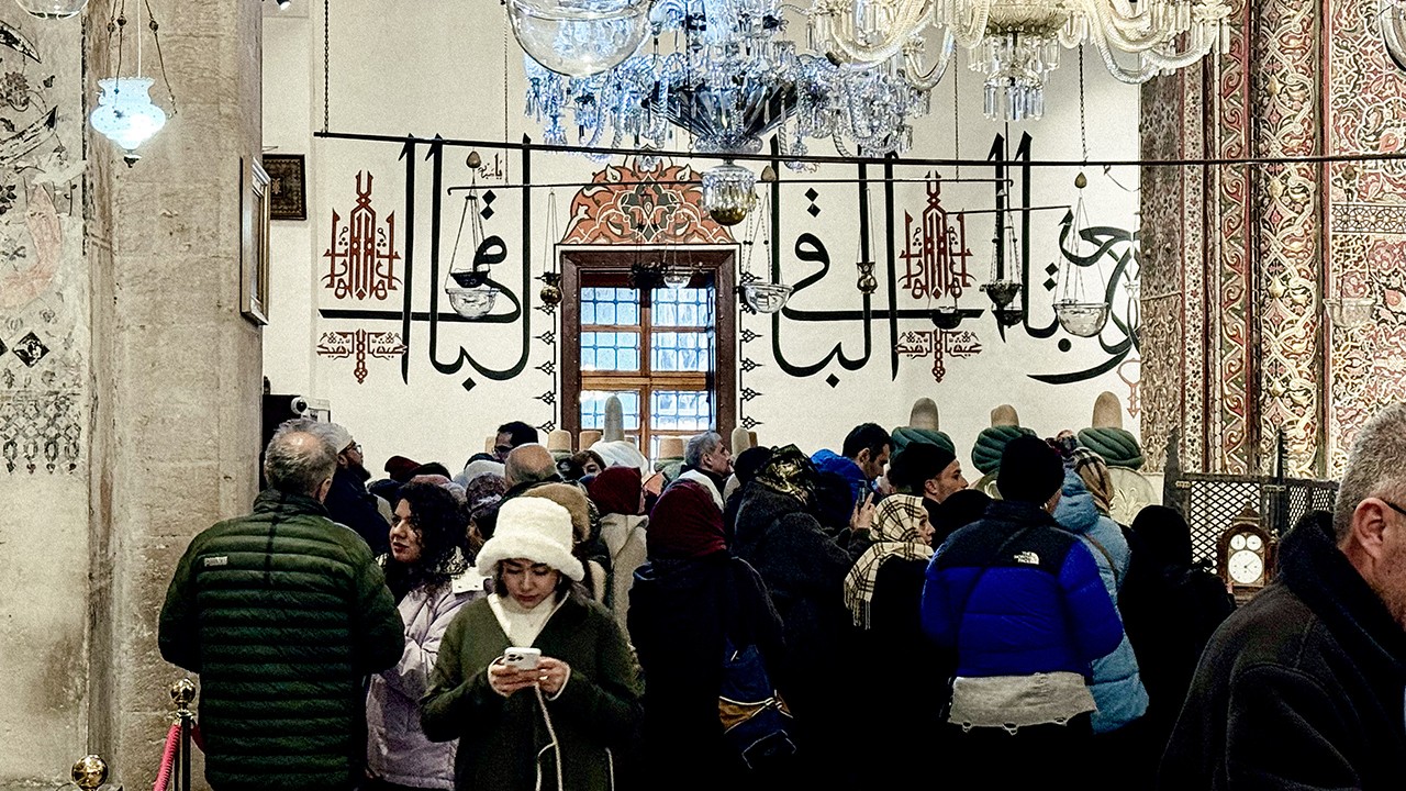 Mevlana, dünyanın farklı ülkelerinden gelen turistleri Konya'da buluşturuyor