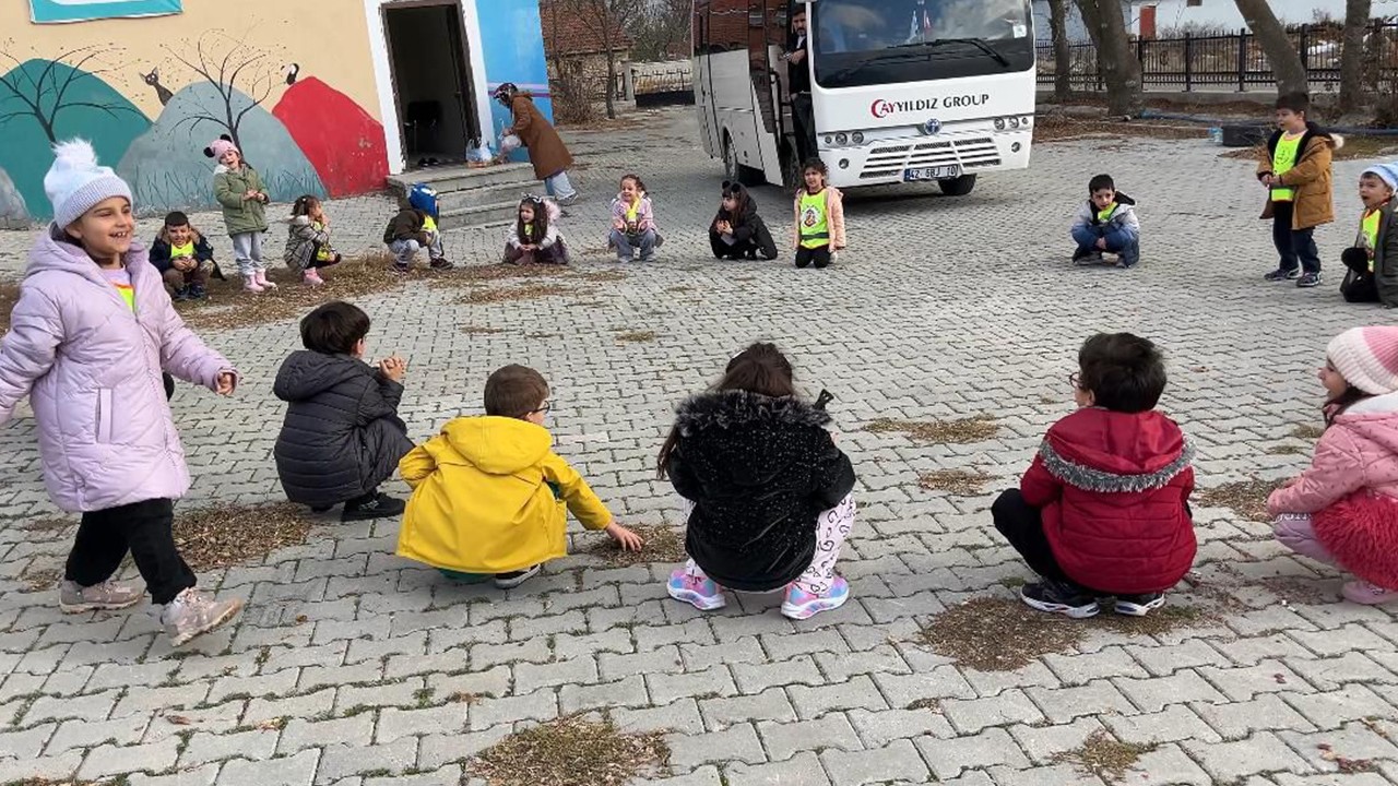 Beyşehir'de minik öğrenciler doğa ile iç içe öğreniyor