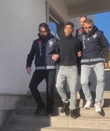 Tartıştığı arkadaşını sokak ortasında bıçaklayıp öldürdü