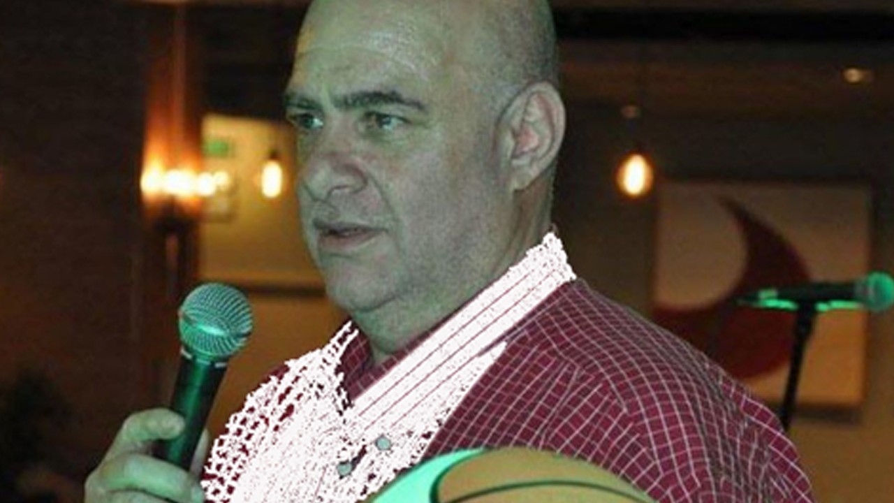 Eski milli basketbolcu balkondan düşerek hayatını kaybetti