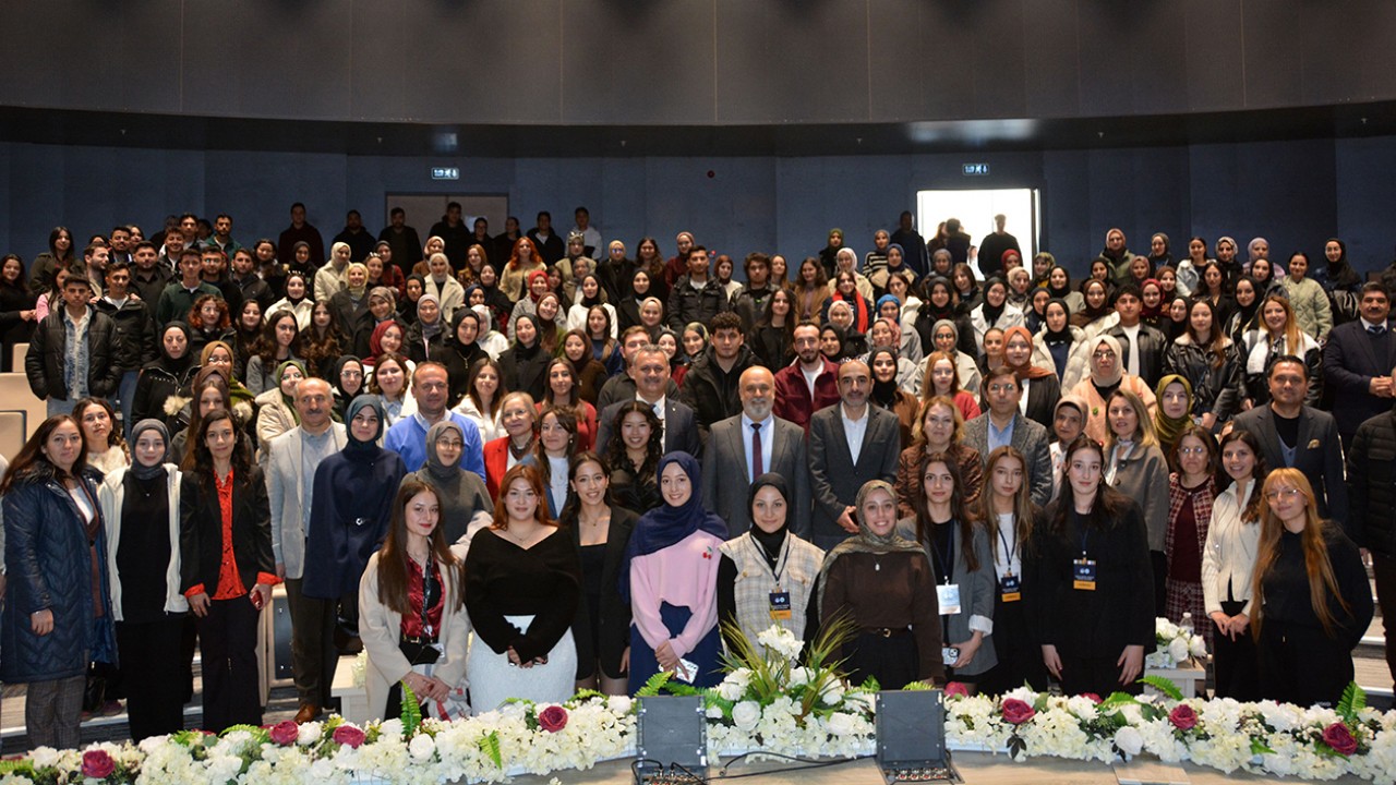 Geleceğin sağlık yöneticilerine NEÜ’de anlamlı konferans