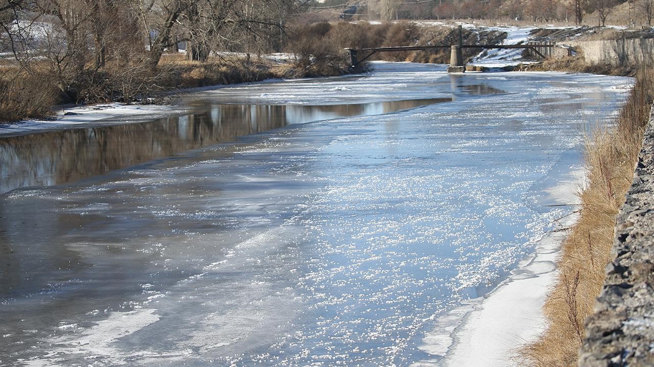 Dondurucu soğuklarla mücadele başladı: Termometreler eksi 14 dereceye düştü