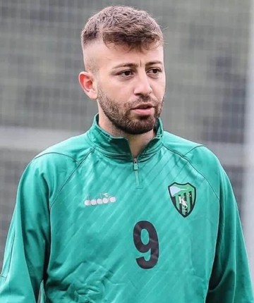 Kavgada hayatını kaybeden futbolcu toprağa verildi