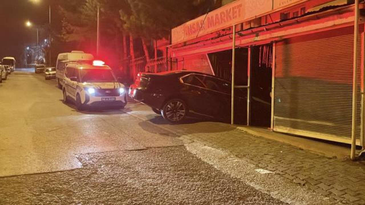 Pedalları karıştıran sürücü markete daldı