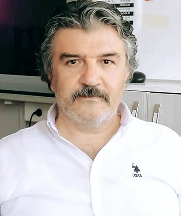 Kalp krizi geçiren sınıf öğretmeni hayatını kaybetti