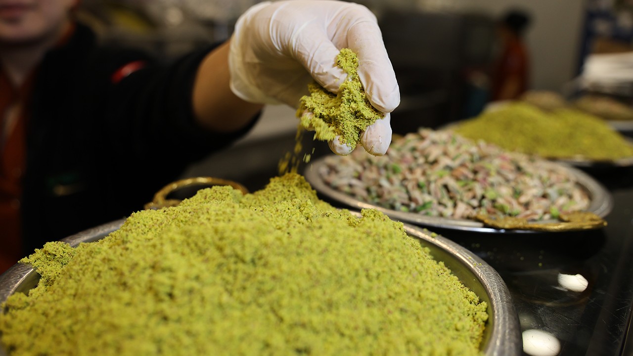 Kilosu altınla yarışıyor! Sahtekarlar gıda boyası ve bezelye kullanıyor