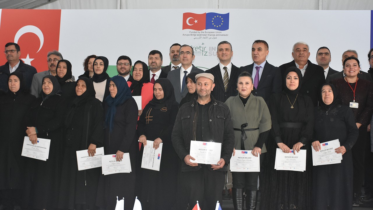 Konya'da "Tarımsal Amaçlı Örgütlere Ekipman Desteği ve Sertifika Töreni" düzenlendi