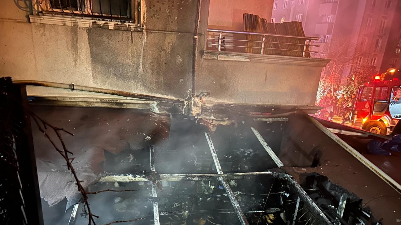 5 katlı binanın giriş katındaki iş yerinde yangın