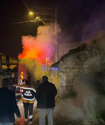 Evde çıkan yangında 80 yaşındaki adam hayatını kaybetti