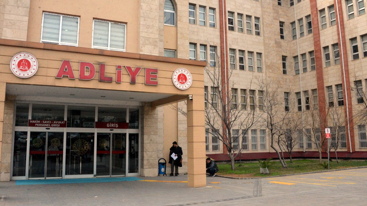 Yapay zekayla kız arkadaşlarının müstehcen fotoğraflarını oluşturdular! 2 liseli tutuklandı