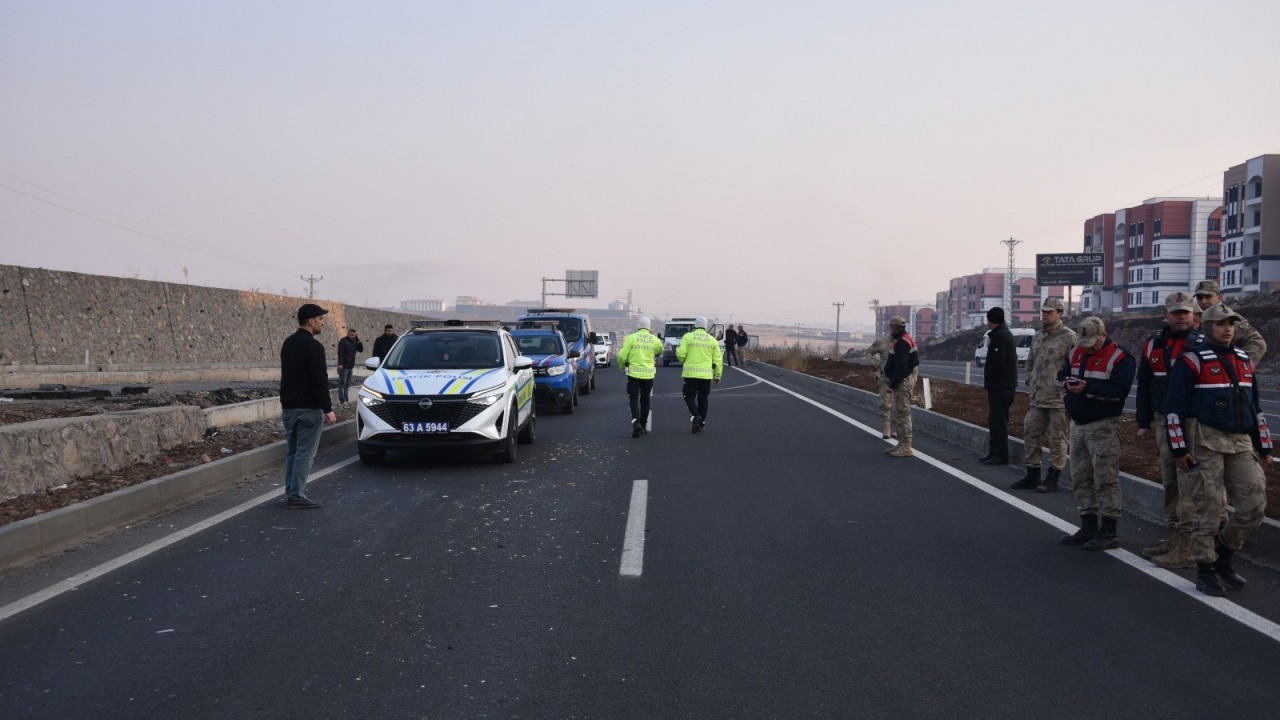Yolun karşı tarafına geçmek isteyen adama 2 araç çarptı! Hayatını kaybetti