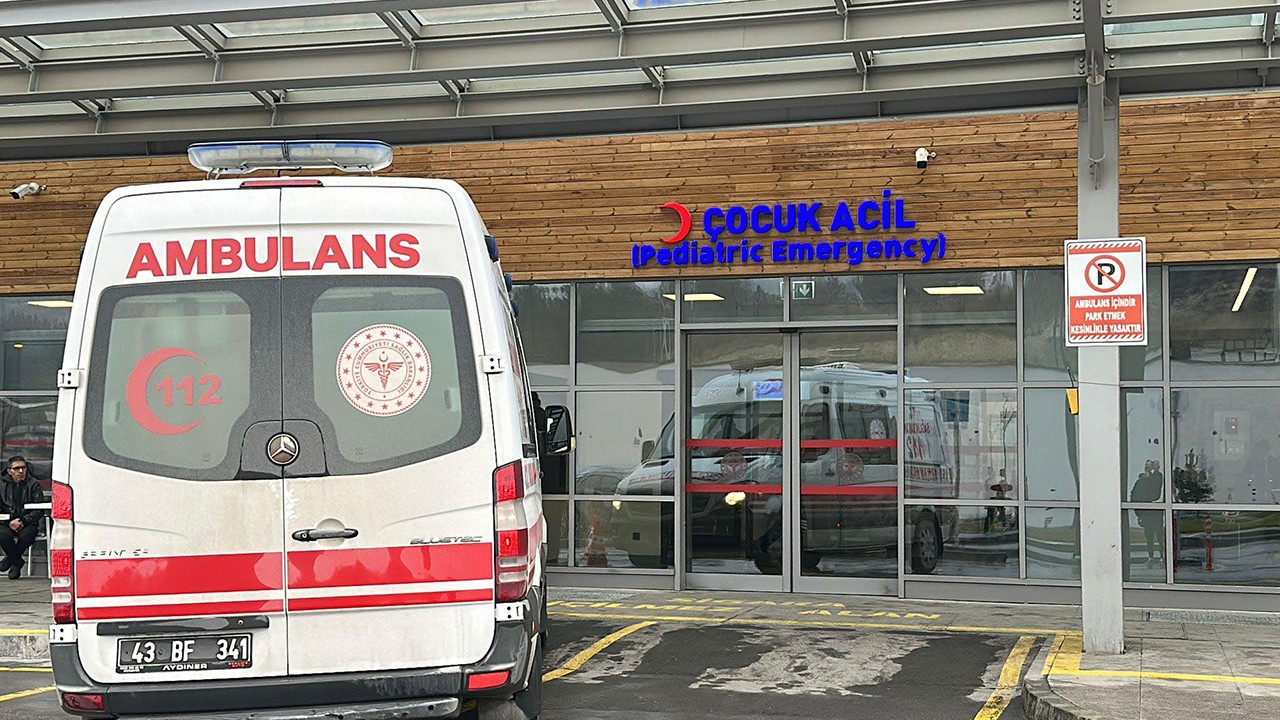 Ücretsiz dağıtılan çikolataları yiyen 20 öğrenci hastanelik oldu