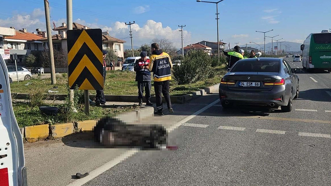 Otomobilin çarptığı motosikletin sürücüsü öldü