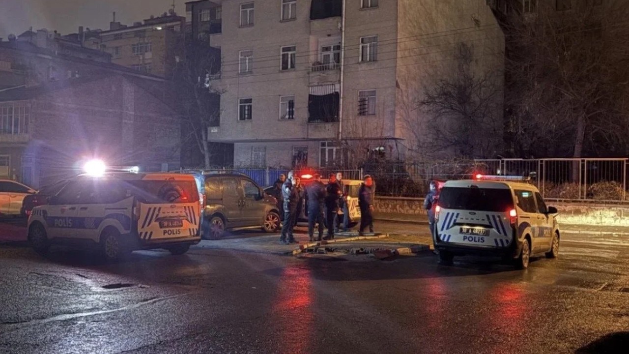 Adres sordukları çocuğu bıçakladılar