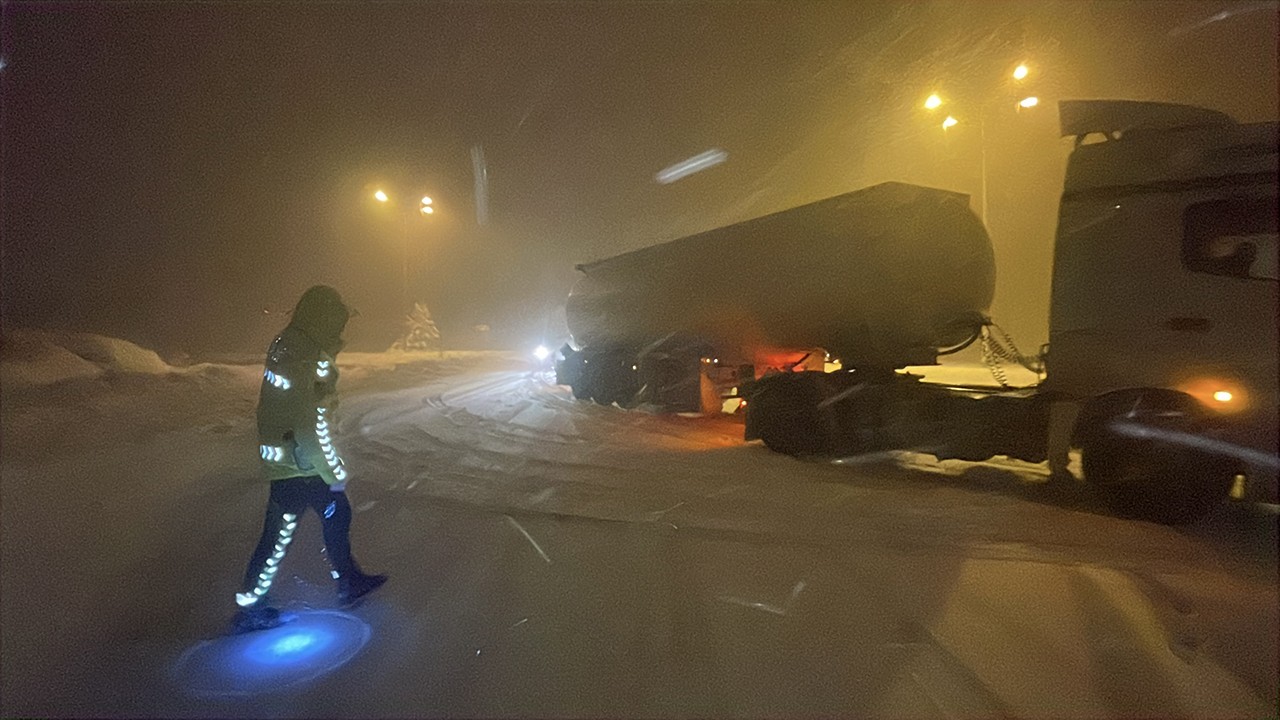 Bolu Dağı'nda ağır tonajlı araçların geçişine izin verilmiyor