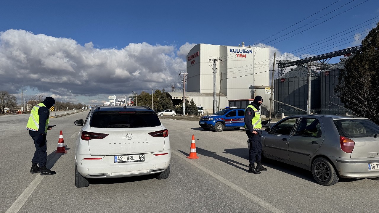 Kulu'da jandarma yılbaşı öncesi trafik denetimlerini artırdı