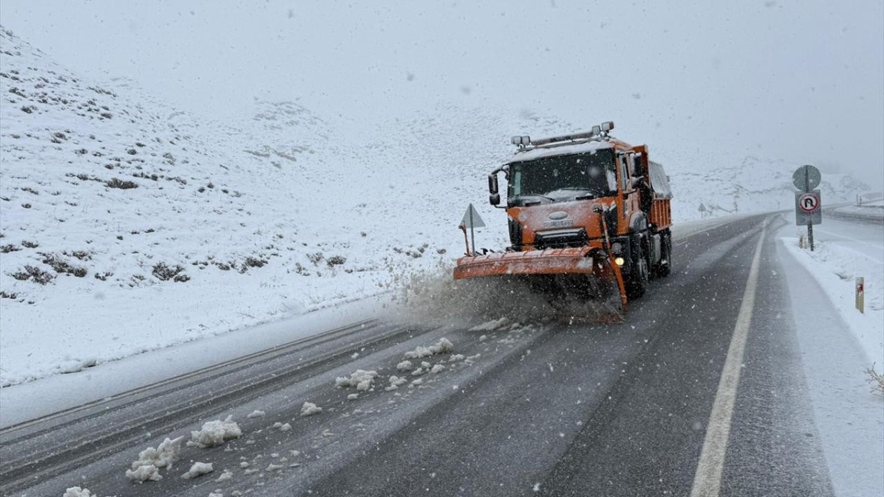 Siirt-Bitlis kara yolu ağır tonajlı araç trafiğine kapatıldı