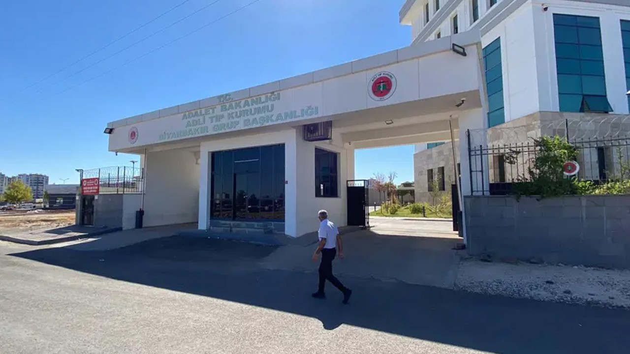 Cezaevinden tahliye oldu, eşini boğup boş araziye gömdü