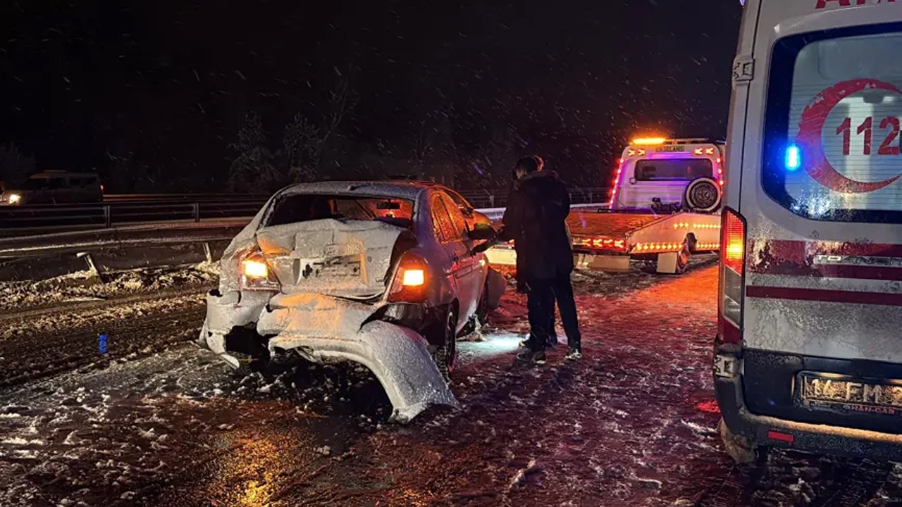 Kar yağışı kazayı getirdi! 7 araç birbirine girdi