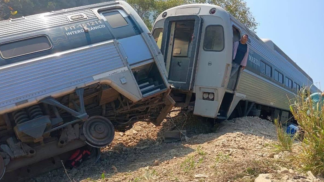 Yolcu treni raydan çıktı! 13 kişi öldü, 98 kişi yaralandı