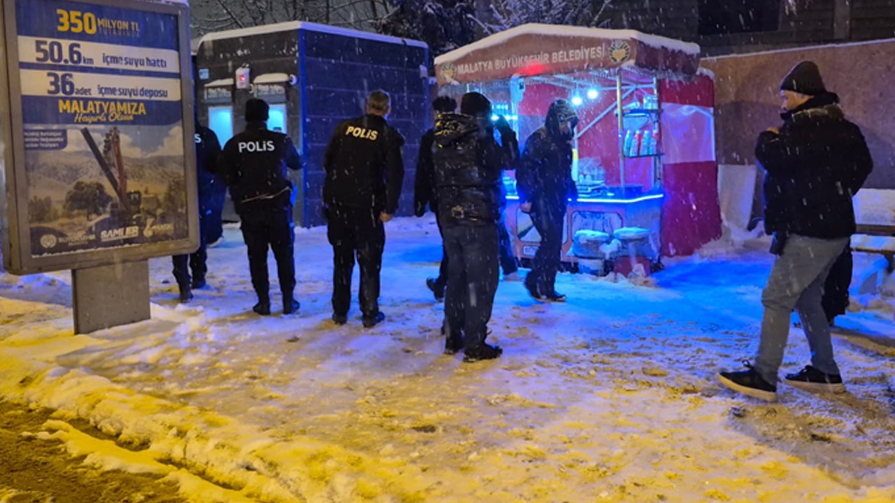 Kadınlar arasında bıçaklı kavga çıktı: 1 kişi hayatını kaybetti