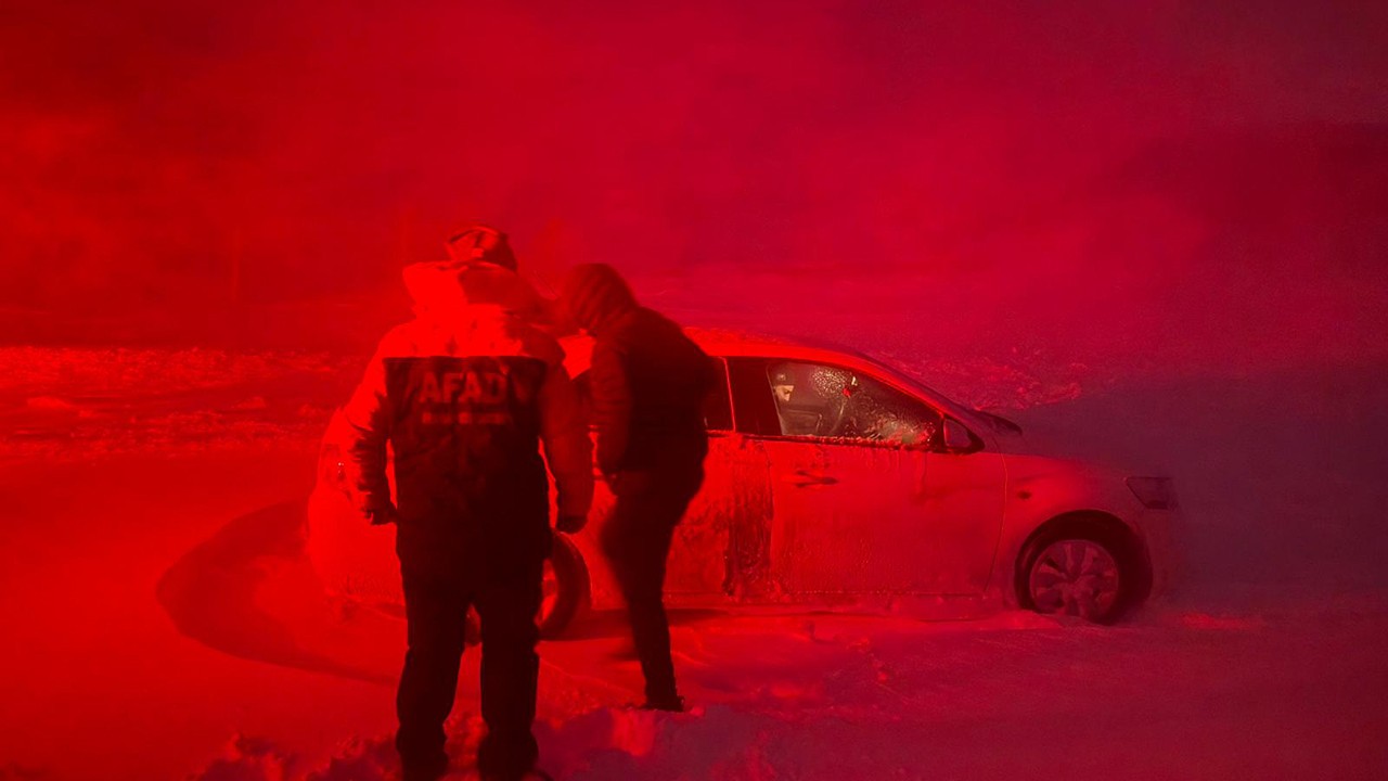 6 kişi kar ve tipide mahsur kaldı! Ekipler seferber oldu