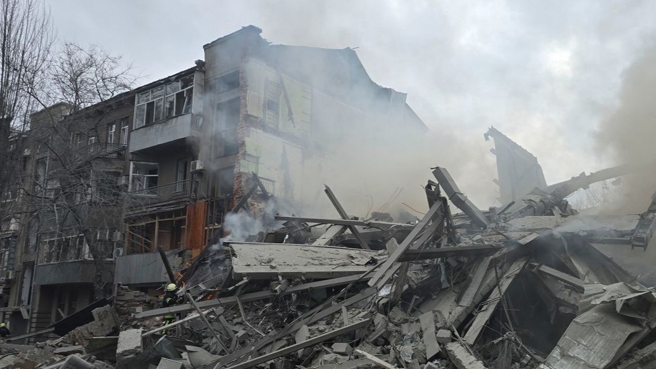 Rusya'dan Harkov'a saldırı: Çok katlı bina vuruldu