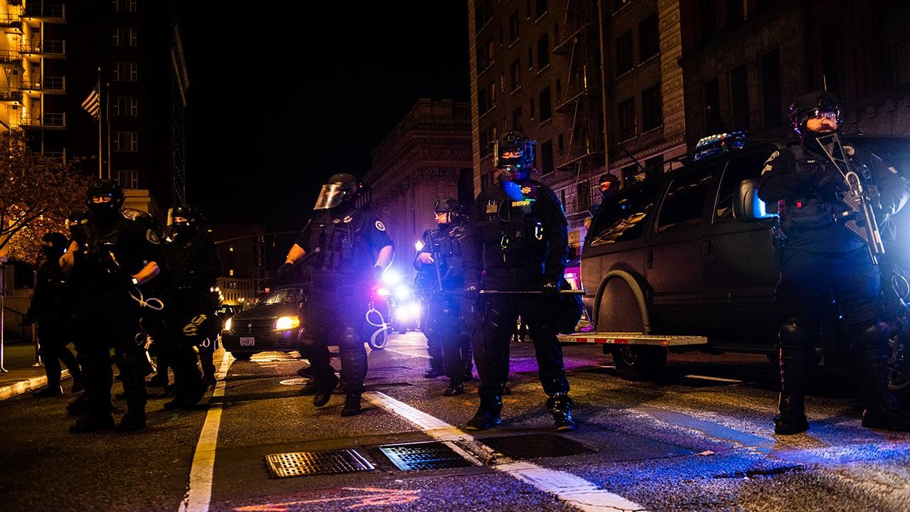 ABD genelinde halk sokağa çıkmaya başladı: Venezuela ile savaşa hayır